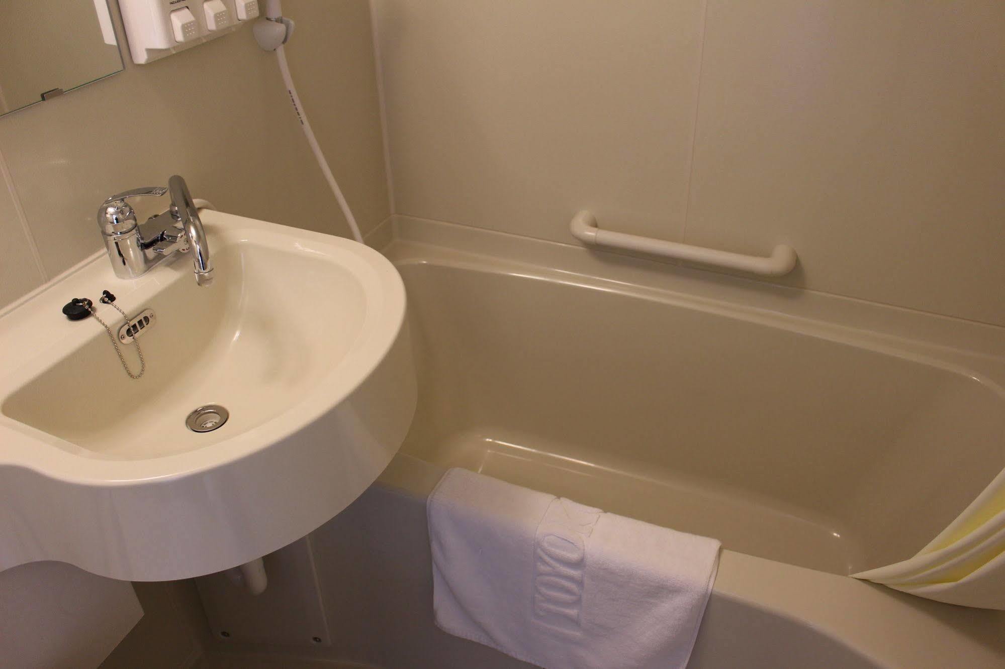 Toyoko Inn Sendai-Eki Nishi-Guchi Chuo Exteriör bild